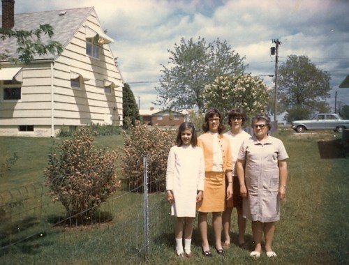 Carolyn, Lynnette, Yvonne with Gram - 1967